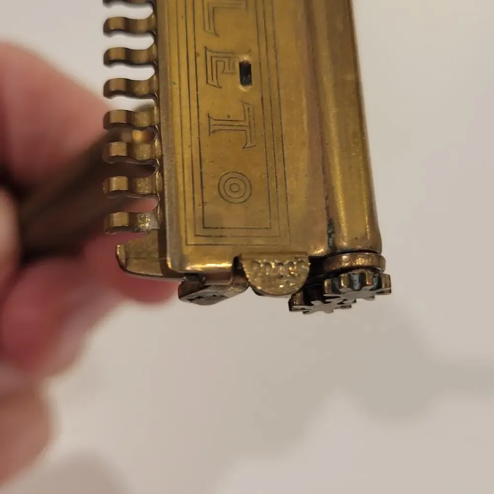 Vintage Valet Autostrop Safety Razor Gold tone. New York, USA